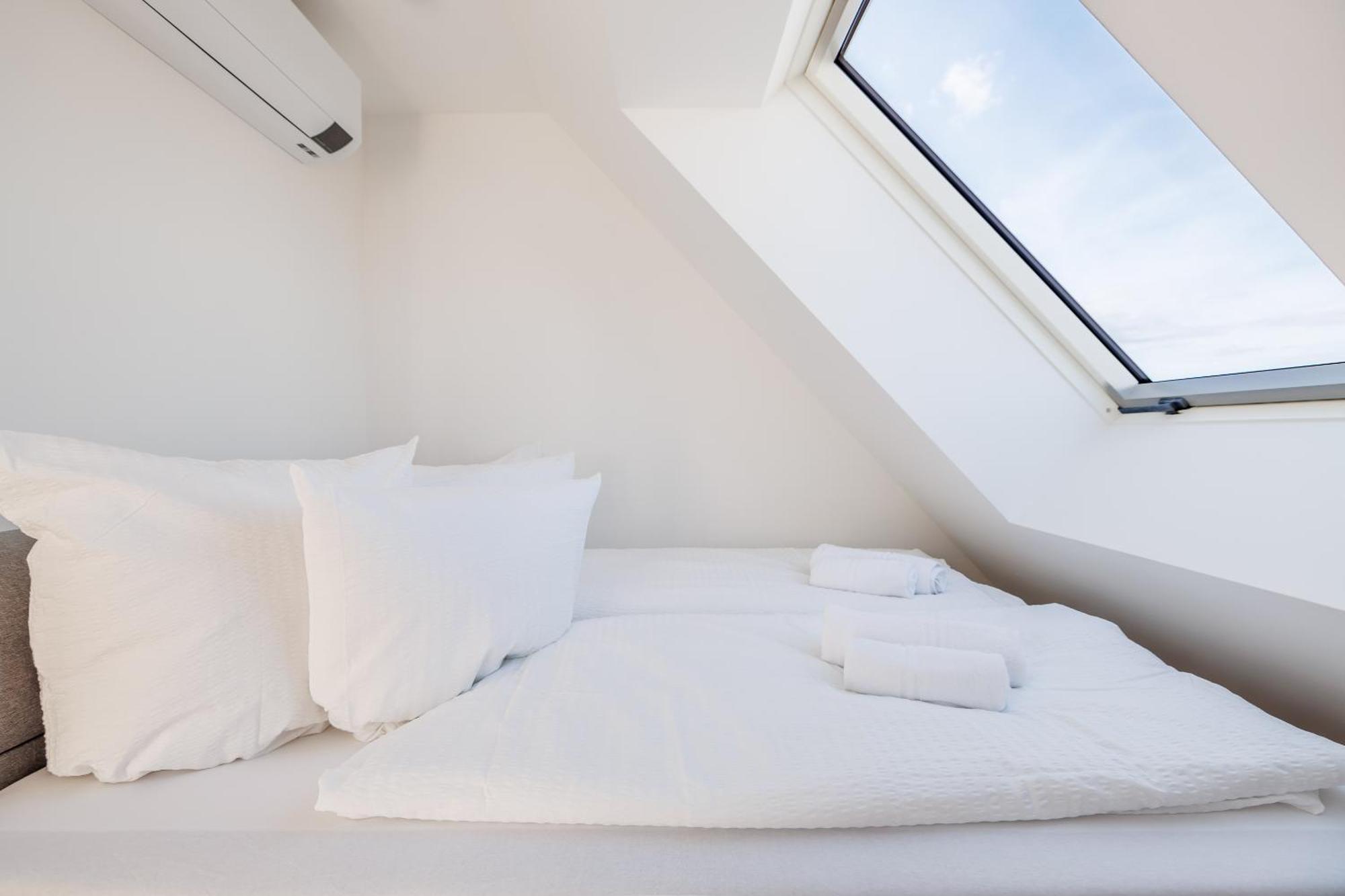 Symphony Apartments 38 - Modern Loft With Terrace And Grill In Central Location Vienna Esterno foto