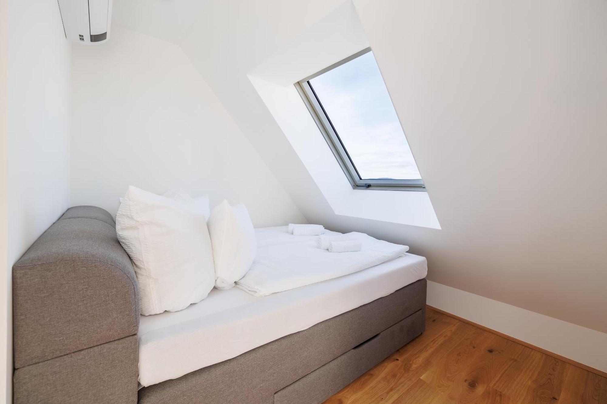 Symphony Apartments 38 - Modern Loft With Terrace And Grill In Central Location Vienna Esterno foto